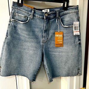NWT Kensie Vintage Luxe The Boyfriend Denim Short. Size 10